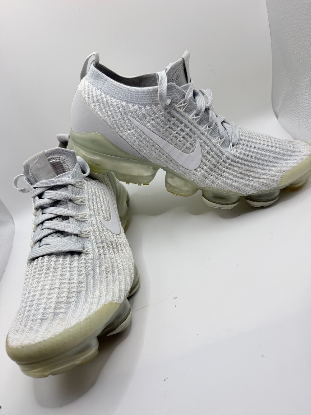 Nike Women's Light Grey/White Vapormax Flyknit Athletic Shoes